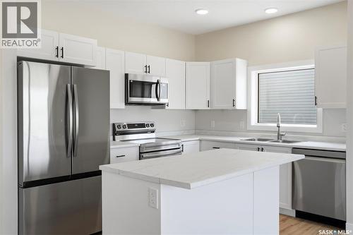 145 Emma Crescent, Martensville, SK - Indoor Photo Showing Kitchen With Double Sink With Upgraded Kitchen