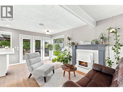 364 Collingwood Drive, Kamloops, BC - Indoor Photo Showing Living Room With Fireplace