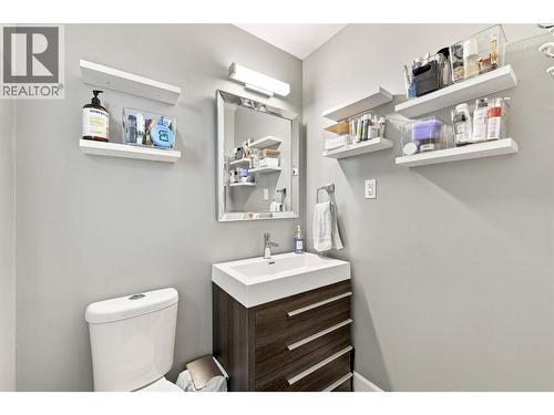 364 Collingwood Drive, Kamloops, BC - Indoor Photo Showing Bathroom