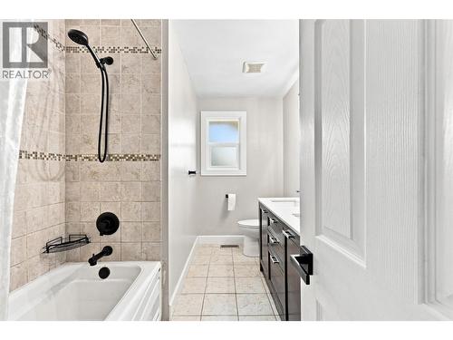 364 Collingwood Drive, Kamloops, BC - Indoor Photo Showing Bathroom
