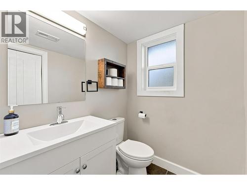 364 Collingwood Drive, Kamloops, BC - Indoor Photo Showing Bathroom
