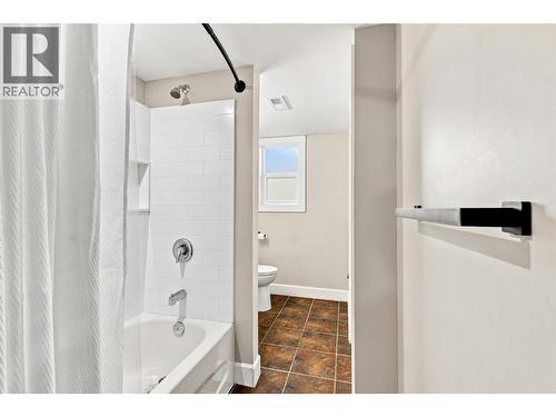 364 Collingwood Drive, Kamloops, BC - Indoor Photo Showing Bathroom