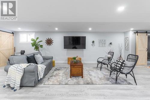 6 Macneil Court, Brantford, ON - Indoor