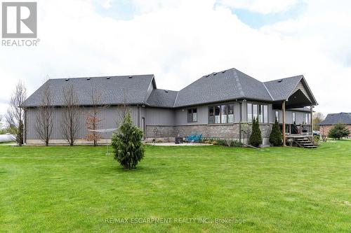 6 Macneil Court, Brantford, ON - Outdoor