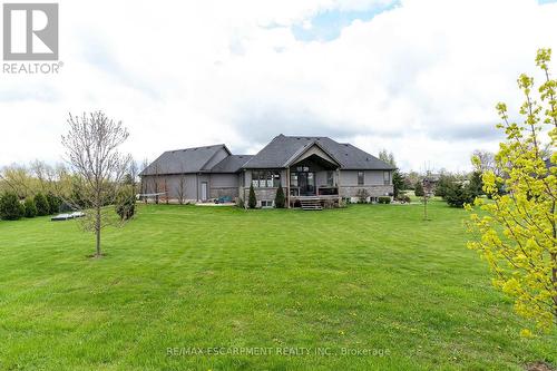 6 Macneil Court, Brantford, ON - Outdoor