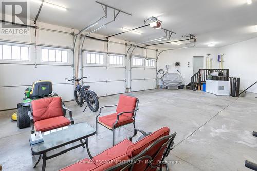 6 Macneil Court, Brantford, ON - Indoor Photo Showing Garage