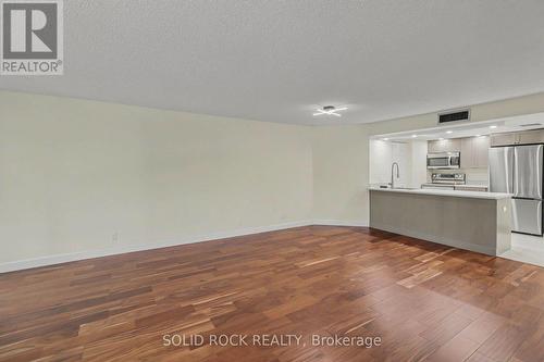 303 - 30 Charlevoix Street, Ottawa, ON - Indoor Photo Showing Other Room
