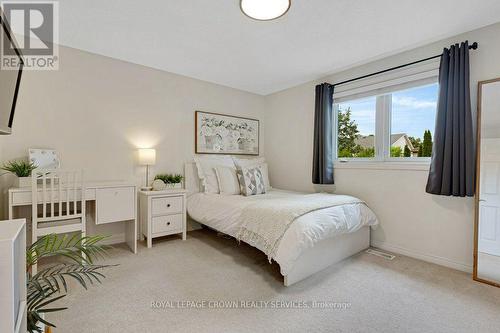 142 Deer Ridge Drive, Kitchener, ON - Indoor Photo Showing Bedroom