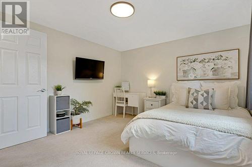 142 Deer Ridge Drive, Kitchener, ON - Indoor Photo Showing Bedroom