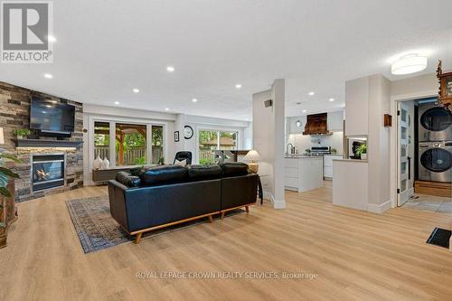 142 Deer Ridge Drive, Kitchener, ON - Indoor Photo Showing Living Room With Fireplace