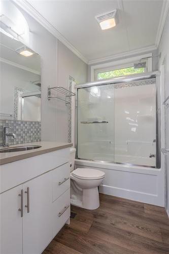 110 37116 37N Road, Ste Anne Rm, MB - Indoor Photo Showing Bathroom