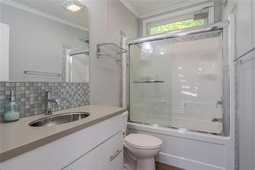110 37116 37N Road, Ste Anne Rm, MB - Indoor Photo Showing Bathroom