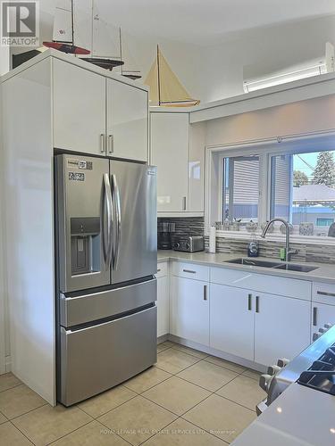 33 Blue Forest Drive, Toronto, ON - Indoor Photo Showing Kitchen