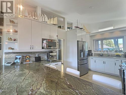 33 Blue Forest Drive, Toronto, ON - Indoor Photo Showing Kitchen