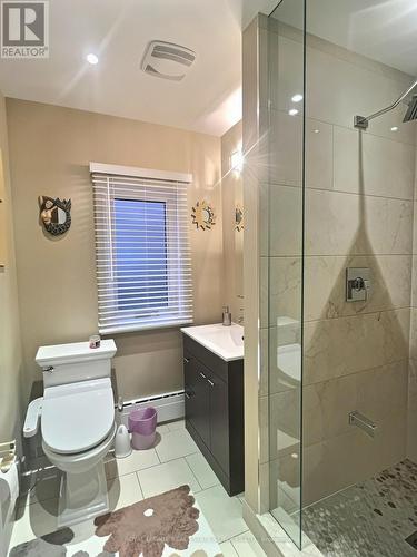 33 Blue Forest Drive, Toronto, ON - Indoor Photo Showing Bathroom