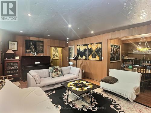 33 Blue Forest Drive, Toronto, ON - Indoor Photo Showing Living Room
