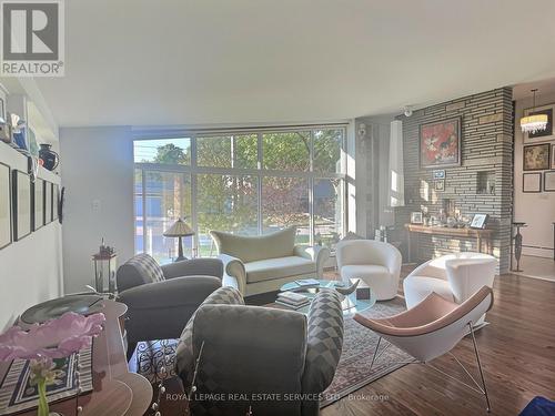 33 Blue Forest Drive, Toronto, ON - Indoor Photo Showing Living Room