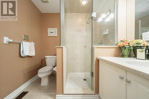 25 Routliffe Lane, Toronto, ON - Indoor Photo Showing Bathroom