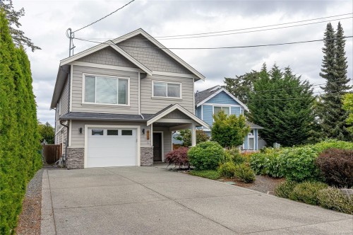 924 Snowdrop Ave, Saanich, BC 