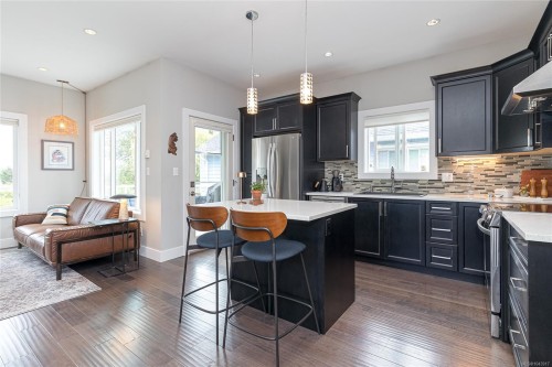 924 Snowdrop Ave, Saanich, BC 