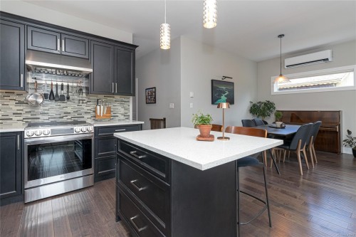 924 Snowdrop Ave, Saanich, BC 