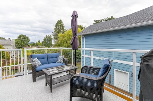 924 Snowdrop Ave, Saanich, BC 