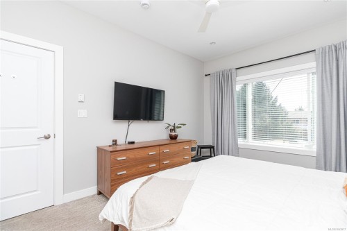 924 Snowdrop Ave, Saanich, BC 