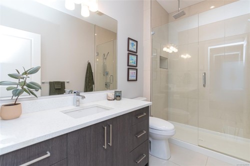 924 Snowdrop Ave, Saanich, BC 
