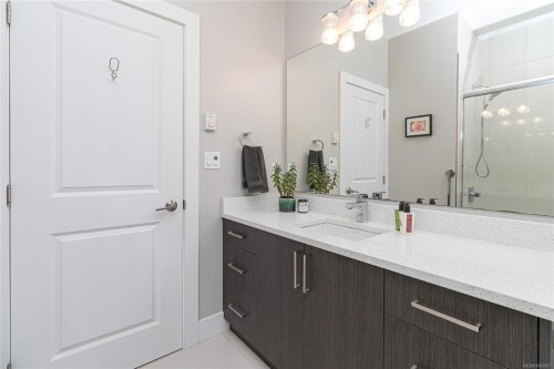 924 Snowdrop Ave, Saanich, BC 