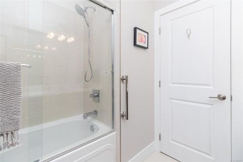 924 Snowdrop Ave, Saanich, BC 