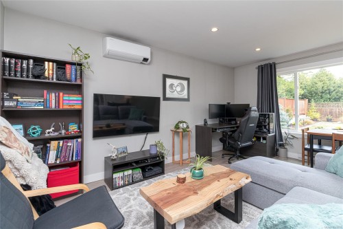 924 Snowdrop Ave, Saanich, BC 