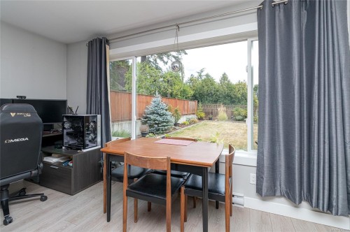 924 Snowdrop Ave, Saanich, BC 