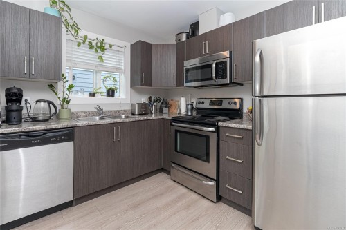 924 Snowdrop Ave, Saanich, BC 