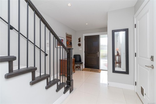924 Snowdrop Ave, Saanich, BC 