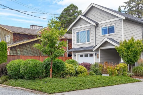 924 Snowdrop Ave, Saanich, BC 