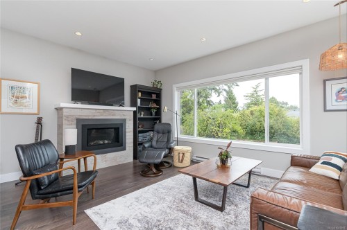 924 Snowdrop Ave, Saanich, BC 