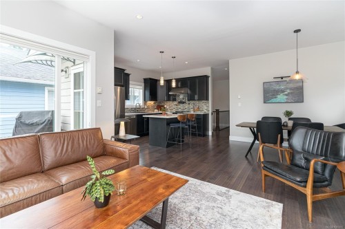 924 Snowdrop Ave, Saanich, BC 