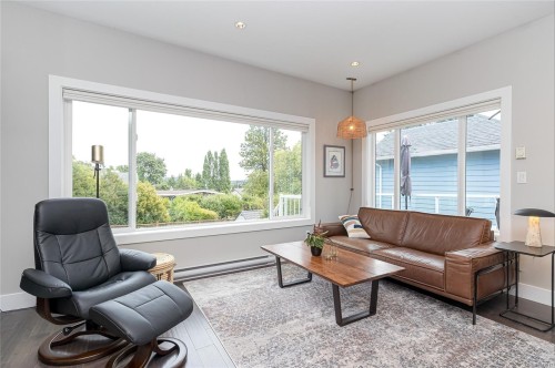 924 Snowdrop Ave, Saanich, BC 