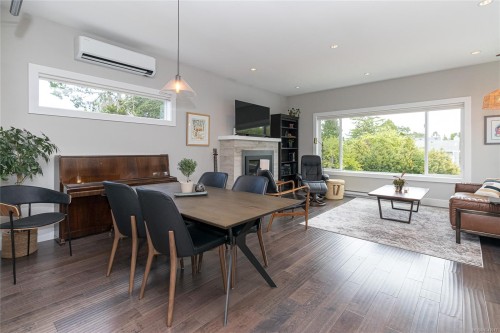 924 Snowdrop Ave, Saanich, BC 