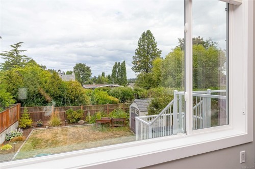 924 Snowdrop Ave, Saanich, BC 