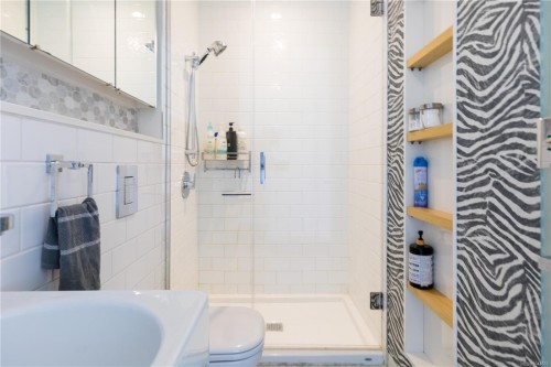 #M11-456 Pandora Ave, Victoria, BC - Indoor Photo Showing Bathroom