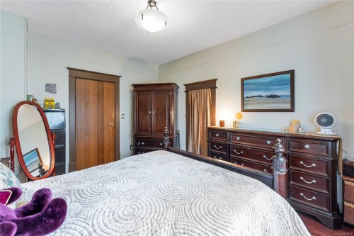 384 Burnside Rd East, Victoria, BC 