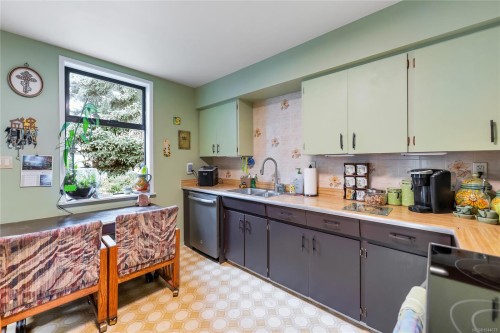 384 Burnside Rd East, Victoria, BC 