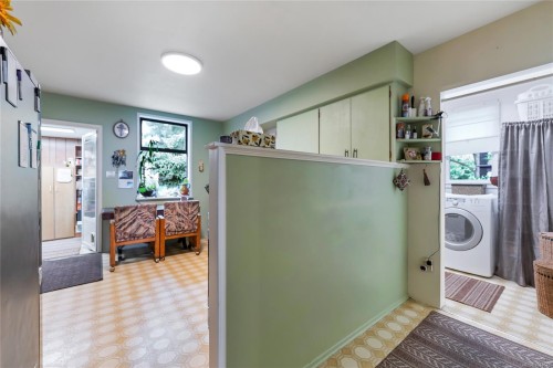 384 Burnside Rd East, Victoria, BC 