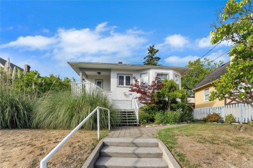 384 Burnside Rd East, Victoria, BC 