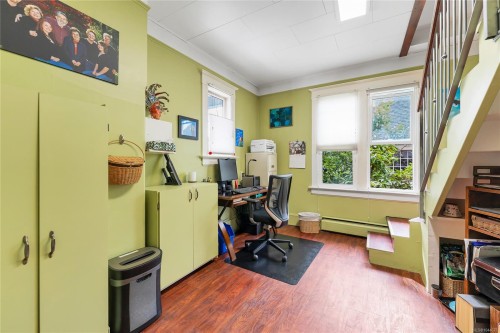 384 Burnside Rd East, Victoria, BC 