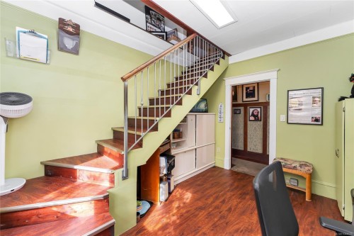 384 Burnside Rd East, Victoria, BC 