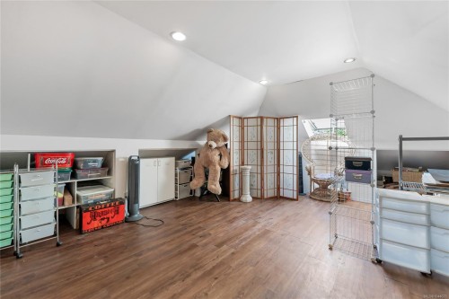 384 Burnside Rd East, Victoria, BC 
