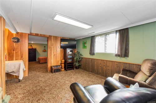 384 Burnside Rd East, Victoria, BC 