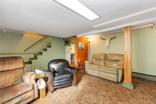 384 Burnside Rd East, Victoria, BC 